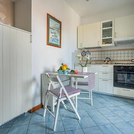 Aquamarine Apartment *